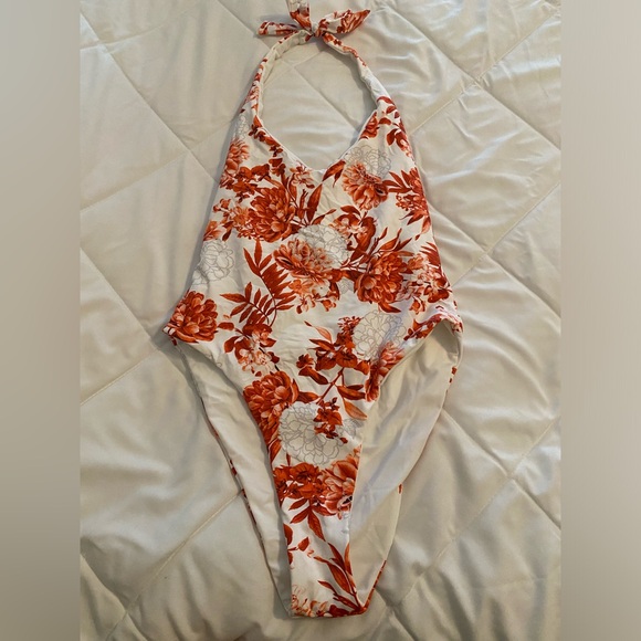 Beach bunny Samantha - Picture 1 of 5